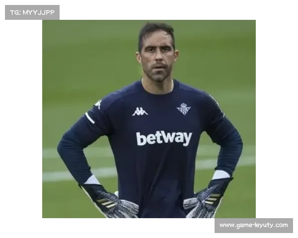 智利门将布拉沃扑点后跪地指天致敬逝世母亲情感瞬间动人心弦