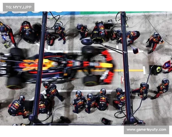 卡塔尔站维修区混乱：多队双车同圈进站未发生碰撞